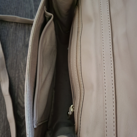 Guess Crossbody Purse - Picture 4 of 4